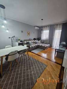 Prodajemo stan- Nova Detelinara, parking mesto